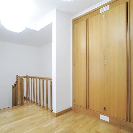 Top Duplex - 4 Bedrooms & Garage ליסבון