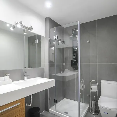 דירה Top Duplex - 4 Bedrooms & Garage *