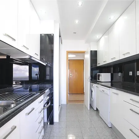 Top Duplex - 4 Bedrooms & Garage * ליסבון